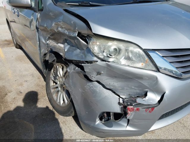 5TDYZ3DC2HS832530 Toyota Sienna Xle 8 Passenger