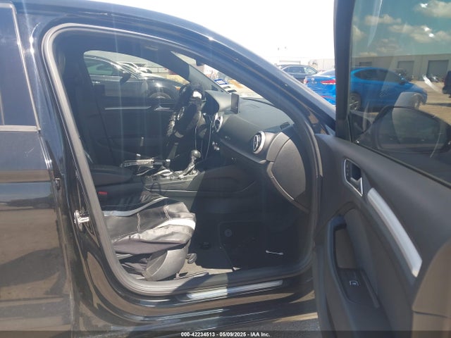 2018 AUDI A3 WAUAUGFF2J1090578 Photo 4