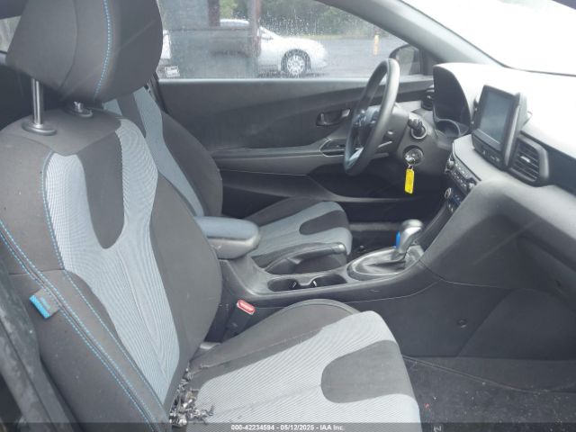 KMHTG6AF7KU003810 Hyundai Veloster 2.0