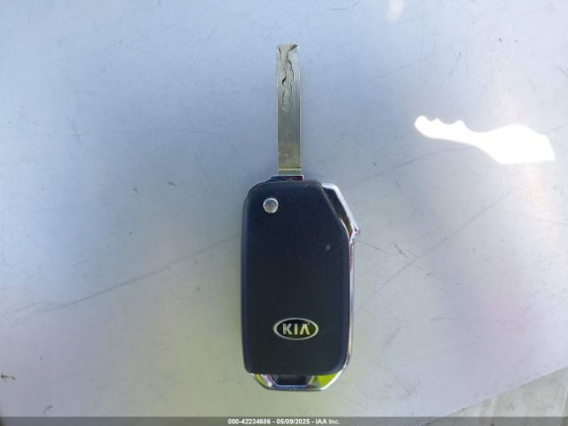 KNDJ23AU6L7090266 KIA SOUL LX