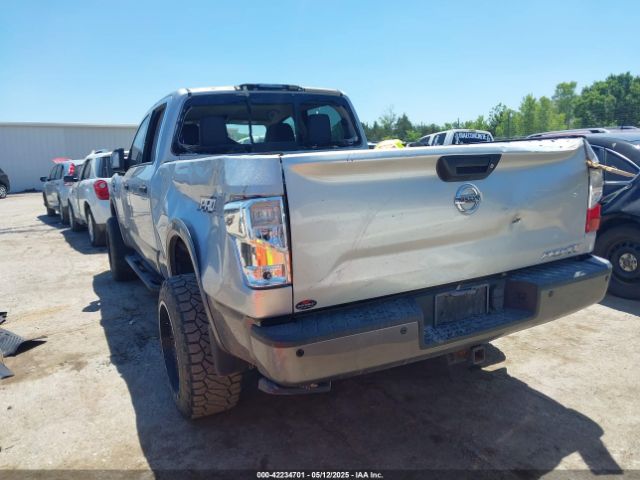 2019 NISSAN TITAN XD 1N6BA1F42KN506504 Photo 2