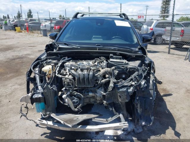 JTNKHMBX5K1059637 Toyota C-HR LE