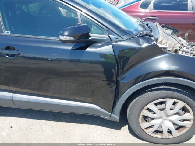 JTNKHMBX5K1059637 Toyota C-HR LE