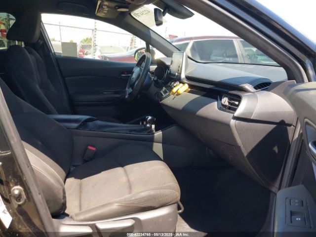 JTNKHMBX5K1059637 Toyota C-HR LE