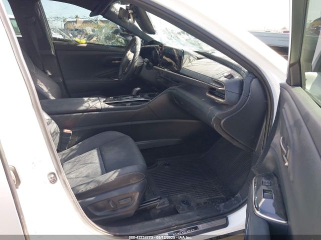 JTDACAAJ7S3006680 Toyota Crown Signia Xle