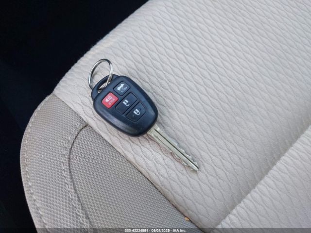 5YFBURHE5FP252830 Toyota COROLLA LE