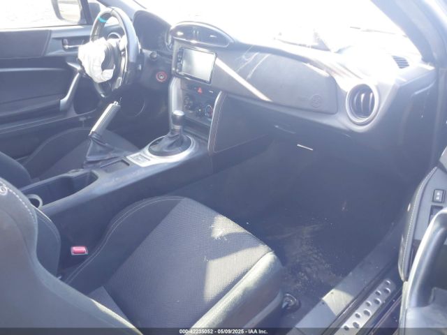 JF1ZNAA14J8701106 Toyota 86