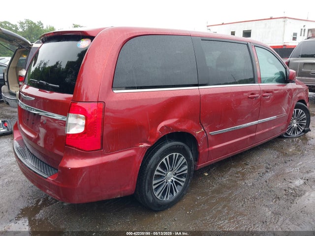 2C4RC1HG1ER132588 Chrysler Town & Country S