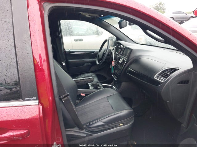 2C4RC1HG1ER132588 Chrysler Town & Country S