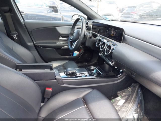 2019 MERCEDES-BENZ A 220 WDD3G4FB5KW024213 Photo 4