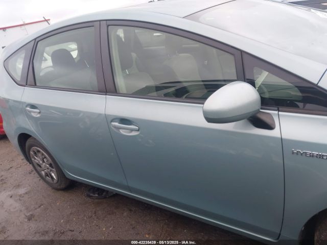 JTDZN3EU8FJ033529 Toyota Prius V Three