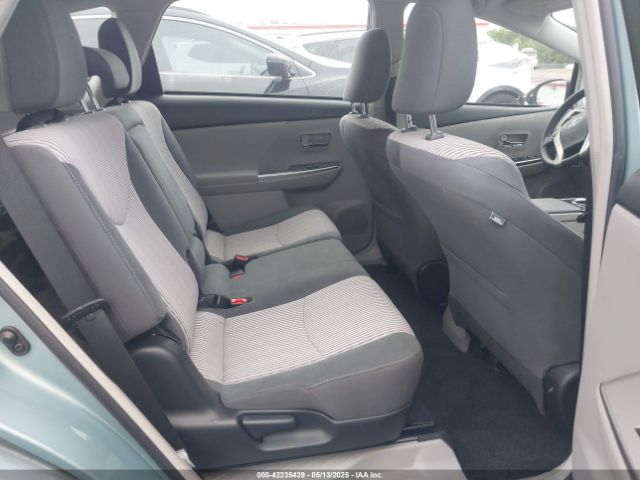 JTDZN3EU8FJ033529 Toyota Prius V Three
