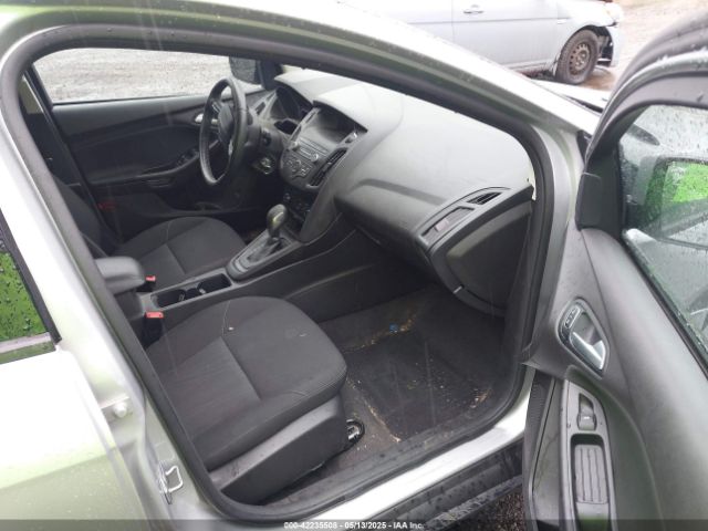 1FADP3K26JL215546 Ford FOCUS SE