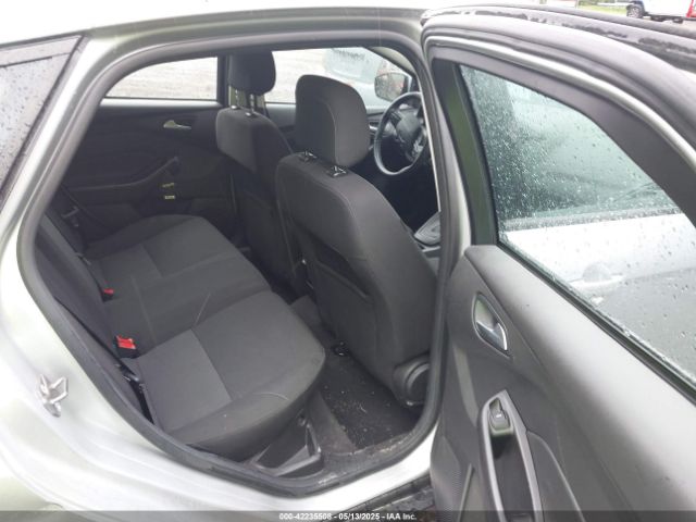 1FADP3K26JL215546 Ford FOCUS SE