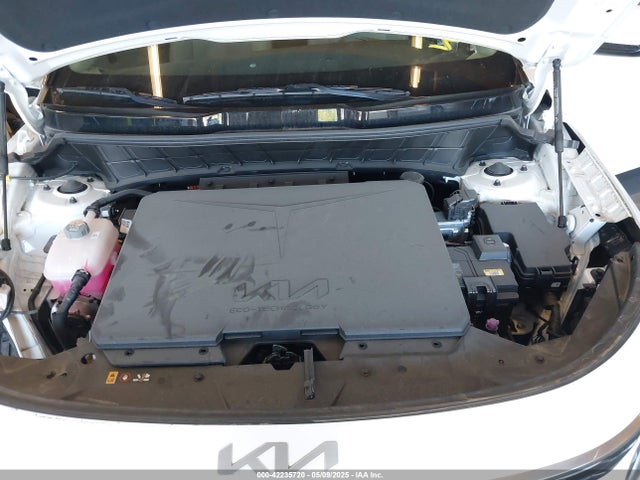 KNDCR3L18P5015920 KIA Niro