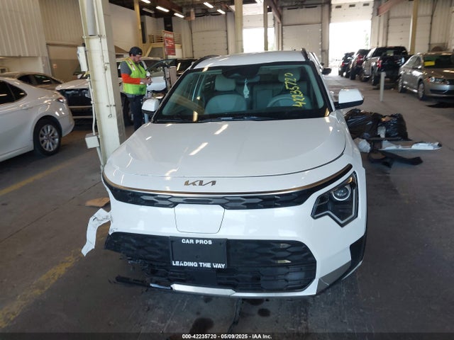 KNDCR3L18P5015920 KIA Niro