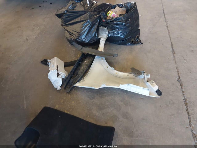 KNDCR3L18P5015920 KIA Niro