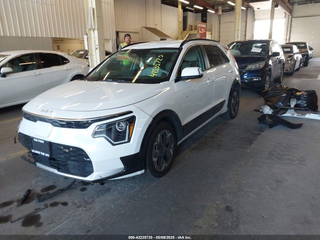 KNDCR3L18P5015920 KIA Niro