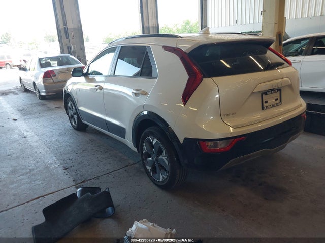 KNDCR3L18P5015920 KIA Niro