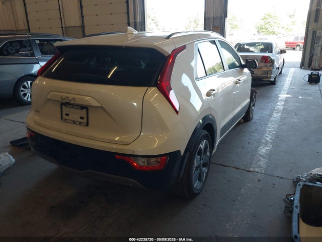 KNDCR3L18P5015920 KIA Niro