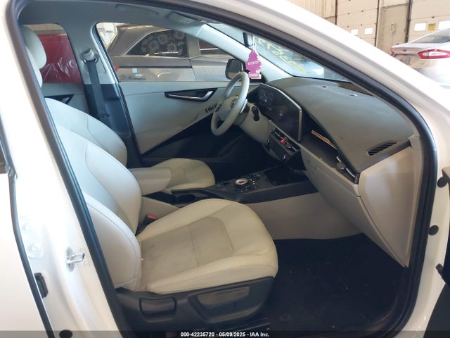 KNDCR3L18P5015920 KIA Niro