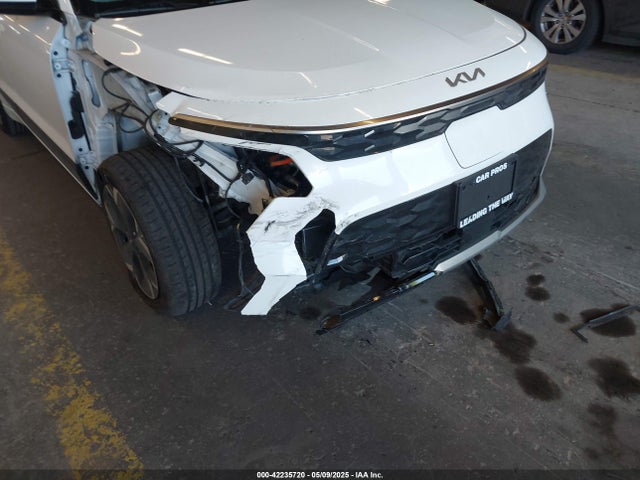 KNDCR3L18P5015920 KIA Niro