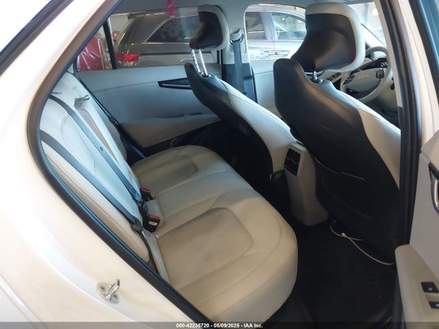 KNDCR3L18P5015920 KIA Niro