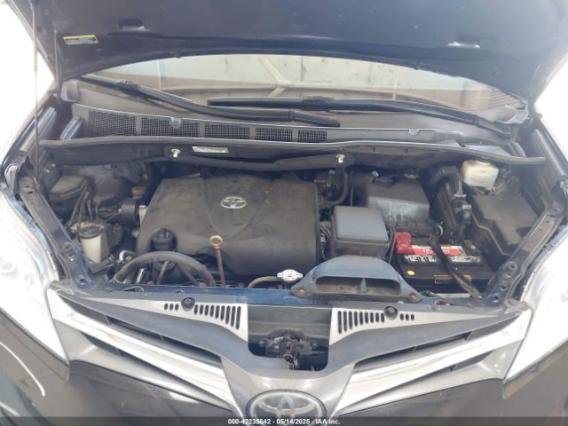 5TDYZ3DCXJS943686 Toyota Sienna Xle 8 Passenger