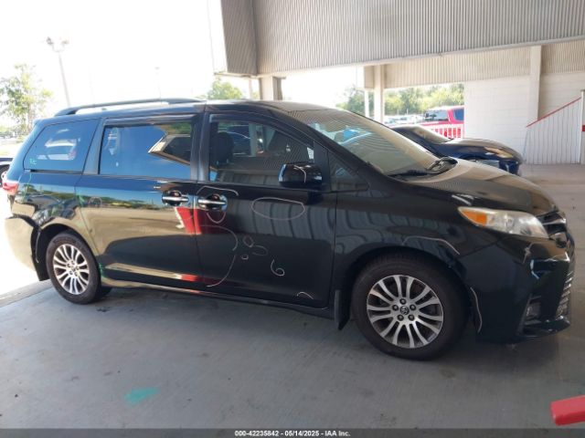 5TDYZ3DCXJS943686 Toyota Sienna Xle 8 Passenger