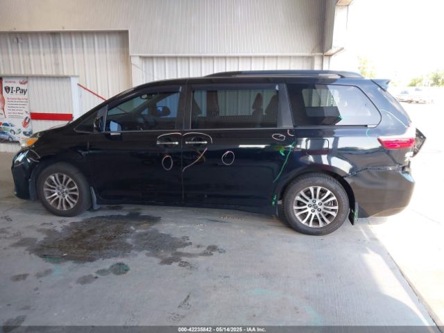 5TDYZ3DCXJS943686 Toyota Sienna Xle 8 Passenger