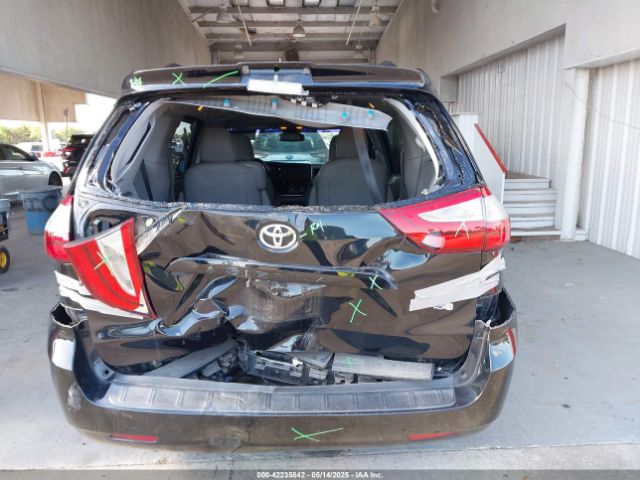 5TDYZ3DCXJS943686 Toyota Sienna Xle 8 Passenger