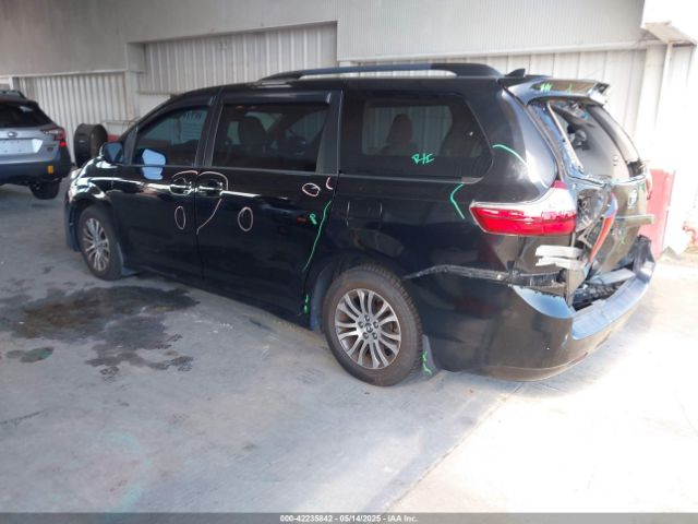 5TDYZ3DCXJS943686 Toyota Sienna Xle 8 Passenger