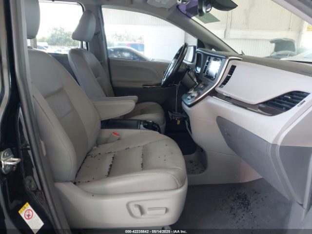 5TDYZ3DCXJS943686 Toyota Sienna Xle 8 Passenger