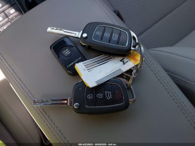 KM8J2CA43KU010613 Hyundai TUCSON SE