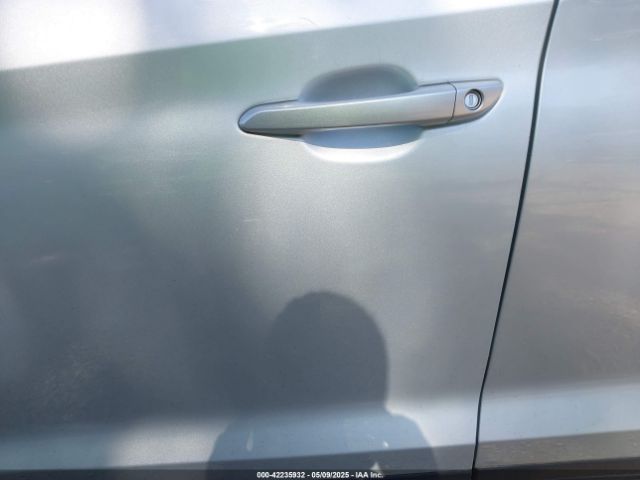 KM8J2CA43KU010613 Hyundai TUCSON SE