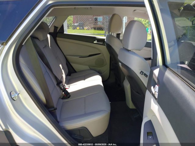 KM8J2CA43KU010613 Hyundai TUCSON SE