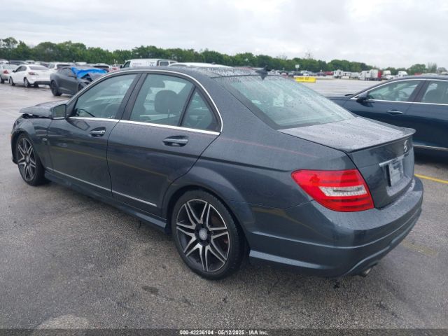 2013 MERCEDES-BENZ C 250 WDDGF4HB4DR252402 Photo 2