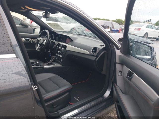 2013 MERCEDES-BENZ C 250 WDDGF4HB4DR252402 Photo 4