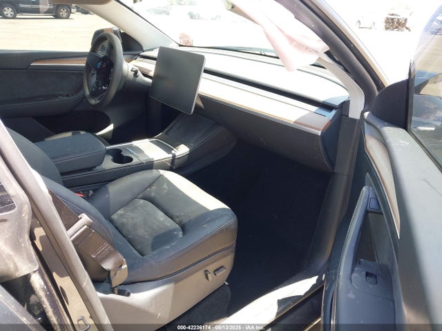 2025 TESLA MODEL Y 7SAYGDED3SF266685 Photo 4
