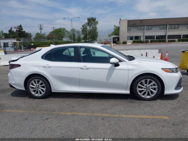 4T1C11AK2NU689552 Toyota CAMRY LE