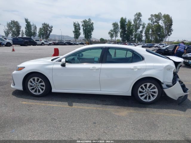 4T1C11AK2NU689552 Toyota CAMRY LE