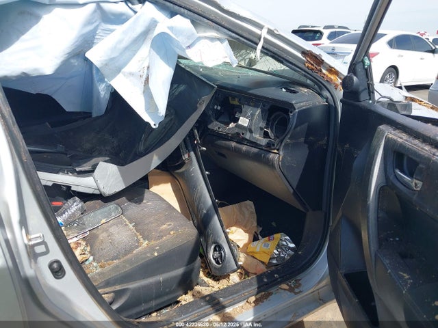 2T1BURHE5JC068433 Toyota COROLLA LE
