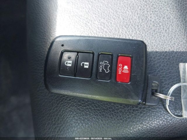 2T3JFREV2HW677084 Toyota RAV4 SE