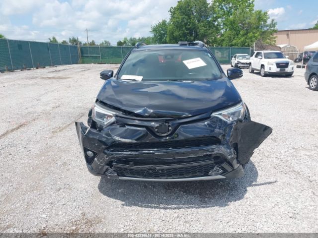 2T3JFREV2HW677084 Toyota RAV4 SE