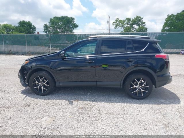 2T3JFREV2HW677084 Toyota RAV4 SE