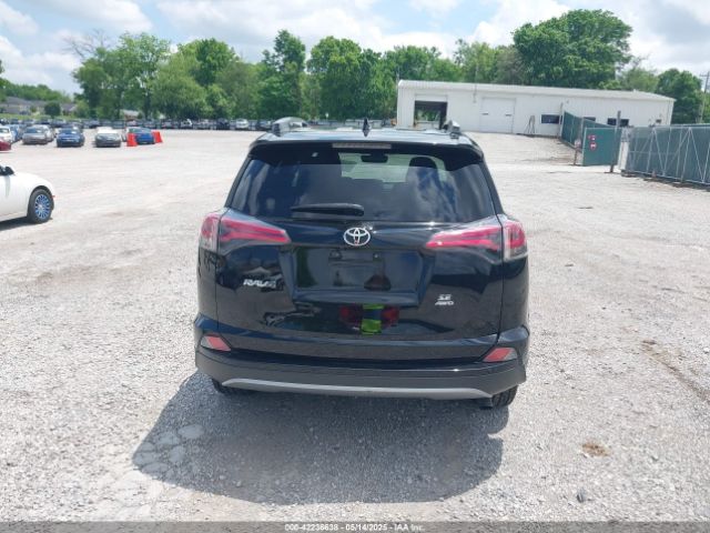 2T3JFREV2HW677084 Toyota RAV4 SE