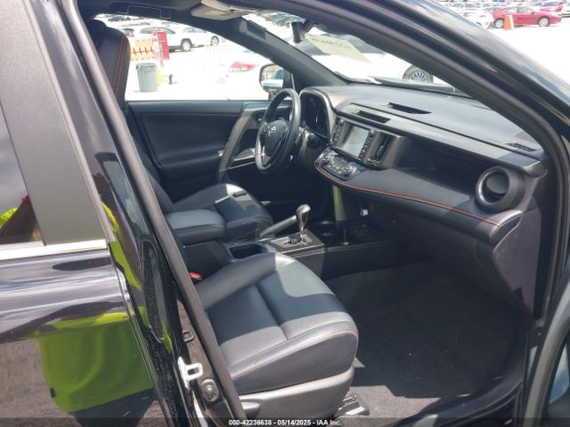 2T3JFREV2HW677084 Toyota RAV4 SE