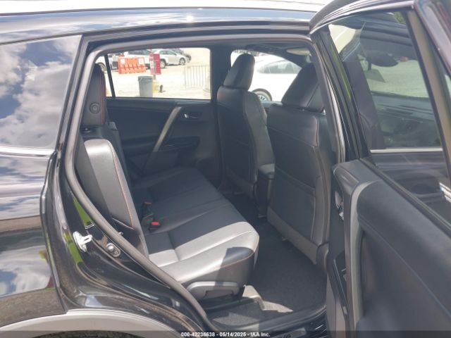 2T3JFREV2HW677084 Toyota RAV4 SE
