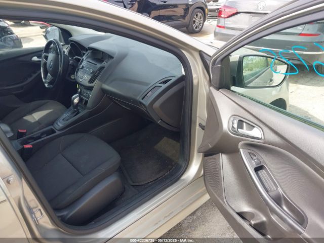 1FADP3F20GL212015 Ford FOCUS SE