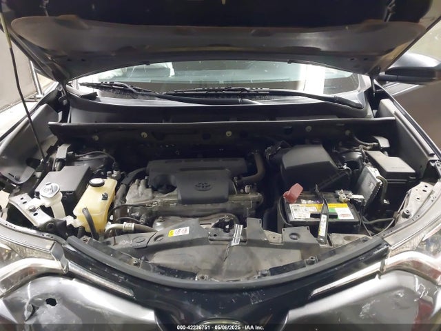 JTMZFREVXJJ750970 Toyota RAV4 LE